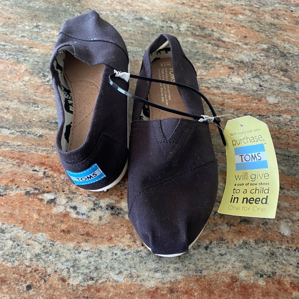 Tom’s black shoes, new 7.5, black
